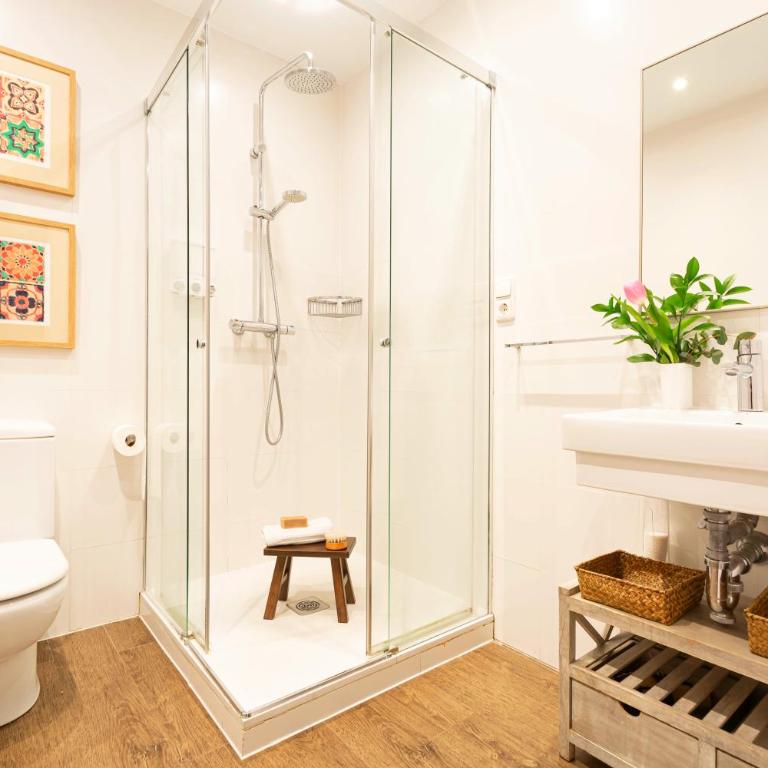 Heart of San Sebastian⎮Walk Score 99⎮3 Baths - Apartamento Deluxe de 4 dormitorios - 12