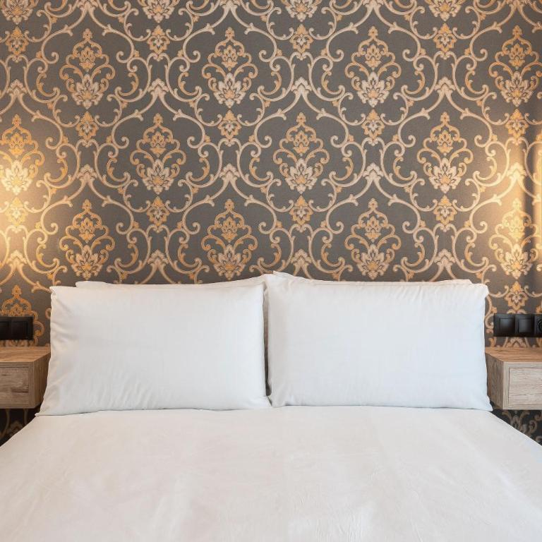 The Orange House Boutique Hotel and Upstairs Rooftop Bar Center of La Cala de Mijas 100m from the Beach - Habitación con cama grande - 6