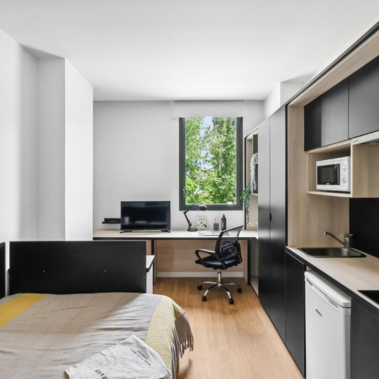 Home and CoLiving Pamplona - Estudio Deluxe - 10