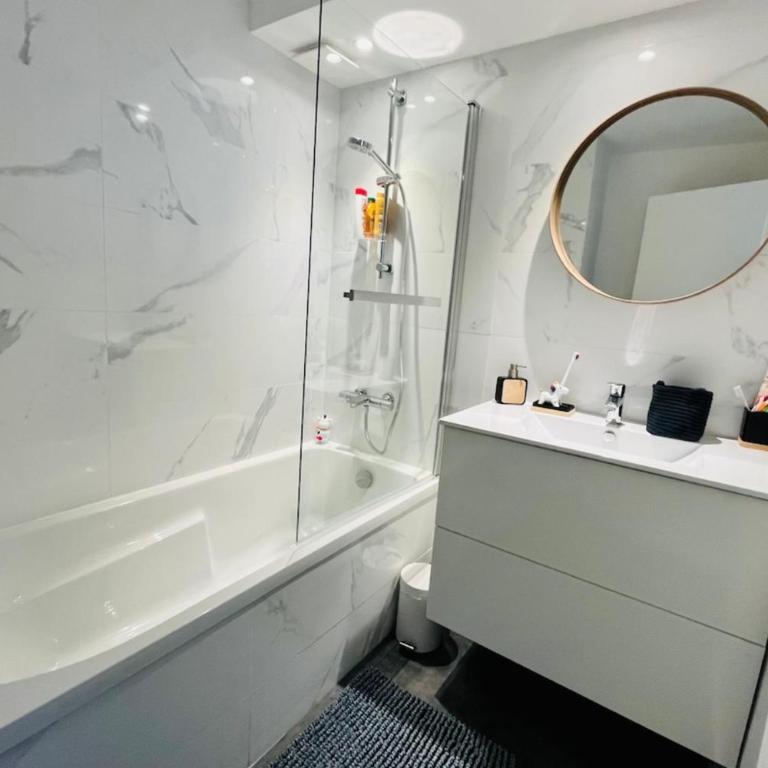 Cosy flat 2 steps from the port 4pers - Appartement - 4