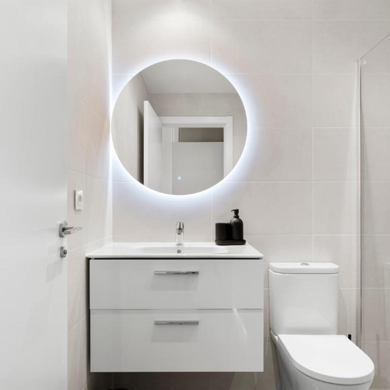 Brand New Chic Apartment - City, pool & Beach - Two-Bedroom Apartment - 21