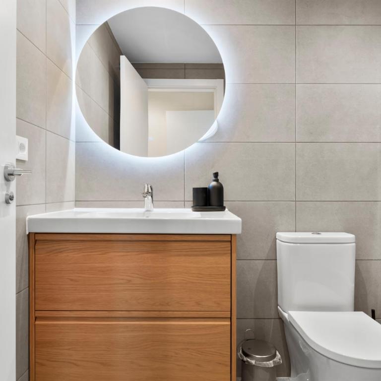 Brand New Chic Apartment - City, pool & Beach - Two-Bedroom Apartment - 14