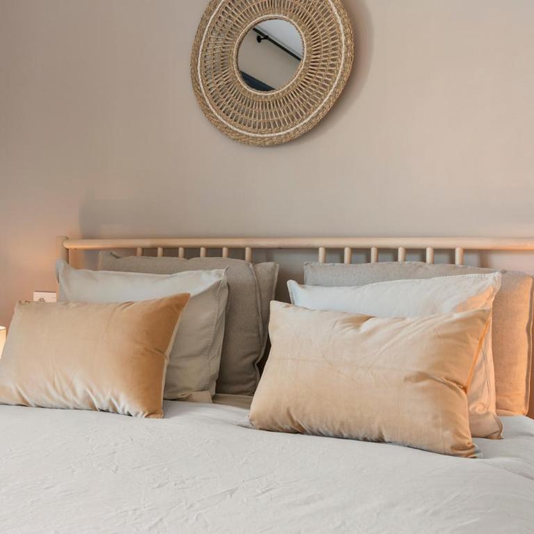 Brand New Chic Apartment - City, pool & Beach - Two-Bedroom Apartment - 8