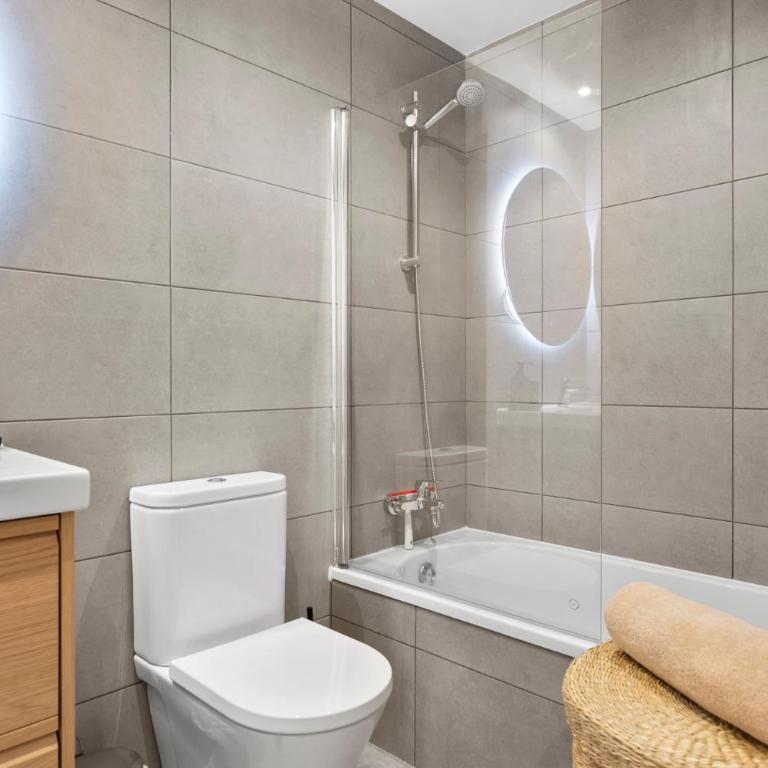 Brand New Chic Apartment - City, pool & Beach - Two-Bedroom Apartment - 11