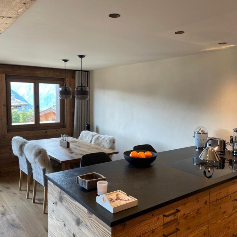 Verbier Luxury Apartment - Newly Renovated - 4 Guests - Two-Bedroom Apartment with Mountain View - 6