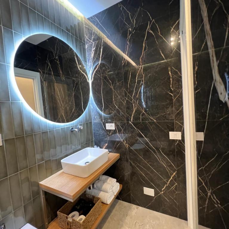 Elegant Rooms - Camera King Deluxe - 13