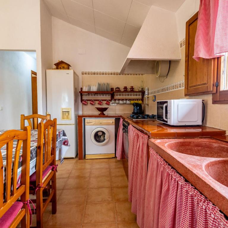 Casa Rous-Riumar 2 - Three-Bedroom House - 4