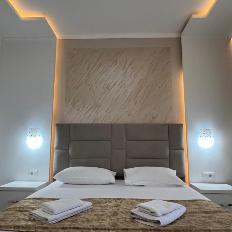 Apartments Fati & Flori - Deluks Dvokrevetna Soba sa Bračnim Krevetom i Balkonom - 8