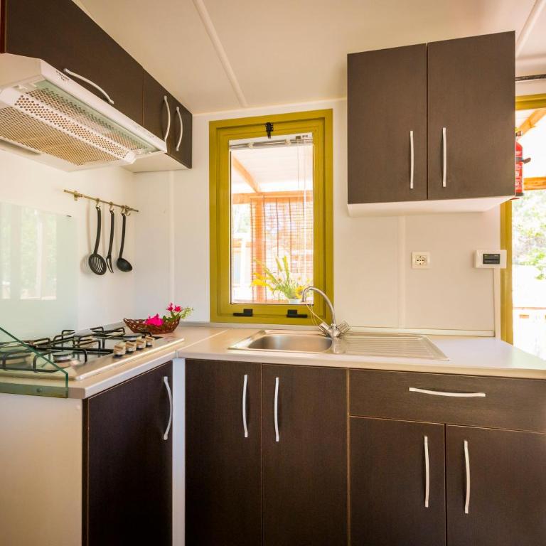Tiliguerta Glamping&Camping Village - Casa Mobile con 3 Camere da Letto - 2