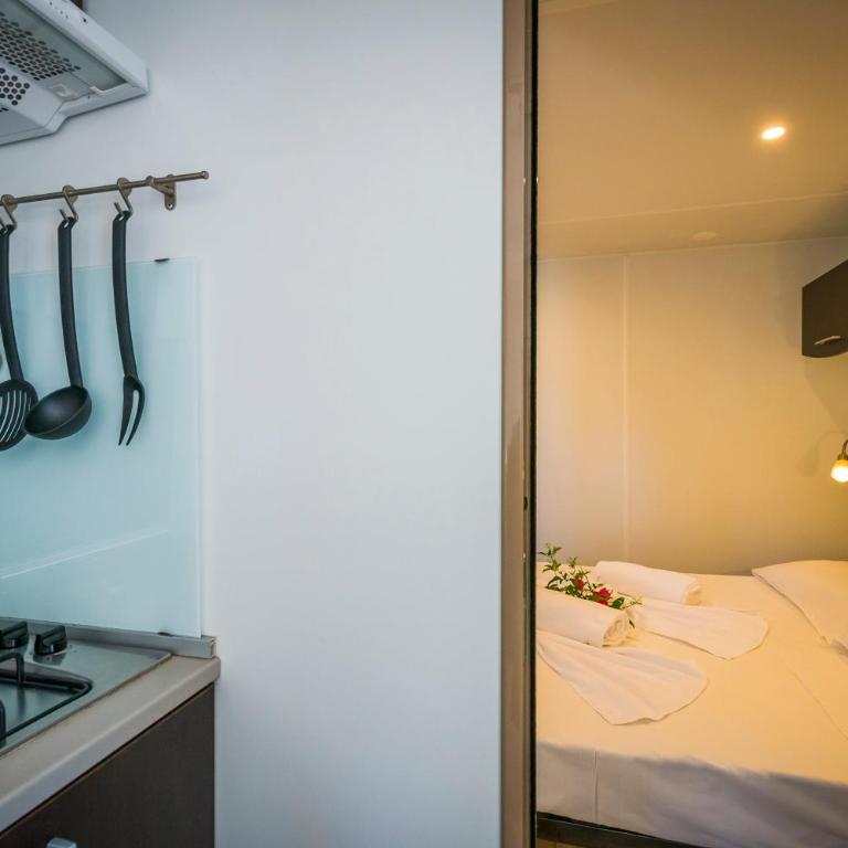 Tiliguerta Glamping&Camping Village - Casa Mobile con 3 Camere da Letto - 4