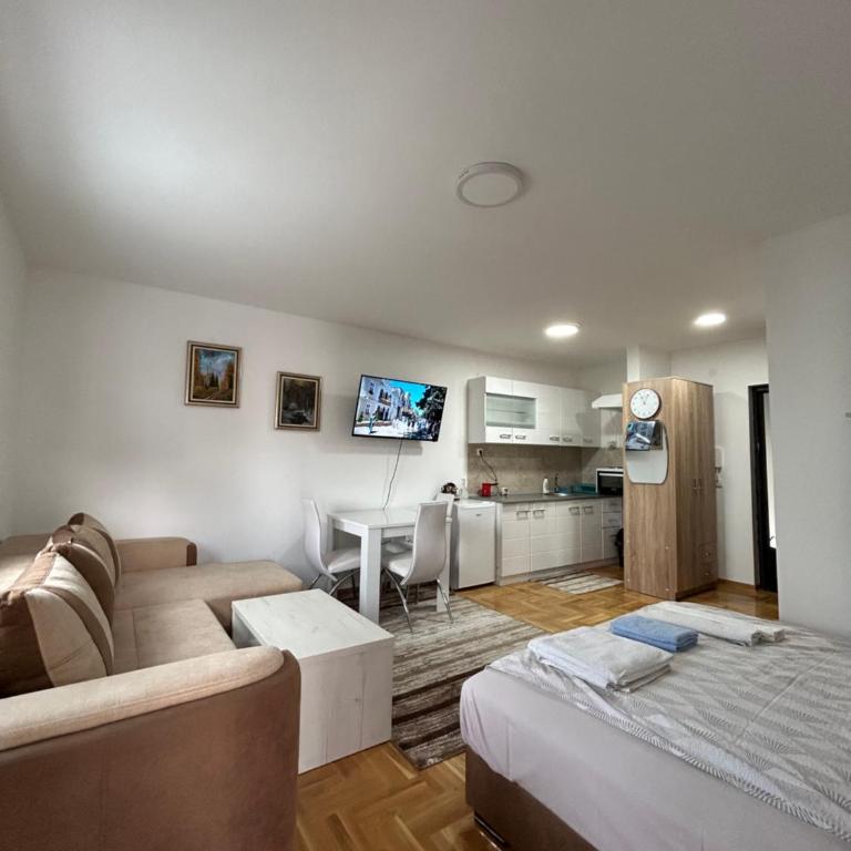 Apartmani Central 8 & Free parking - Apartman sa 1 Spavaćom Sobom - 2