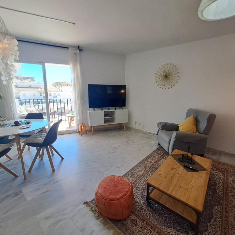 Holidays & Home Vistas Benalmadena Costa,2 hab ,piscinas , garaje - Apartamento de 2 dormitorios - 12