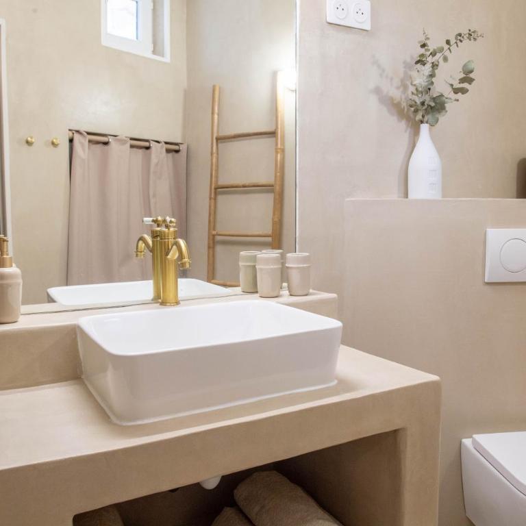 LA CASA SORRA - Two-Bedroom House - 19