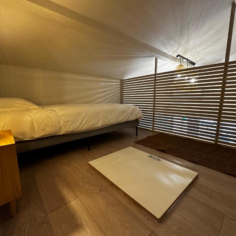 LA CASA SORRA - Two-Bedroom House - 24