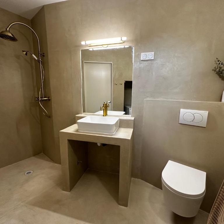 LA CASA SORRA - Two-Bedroom House - 18