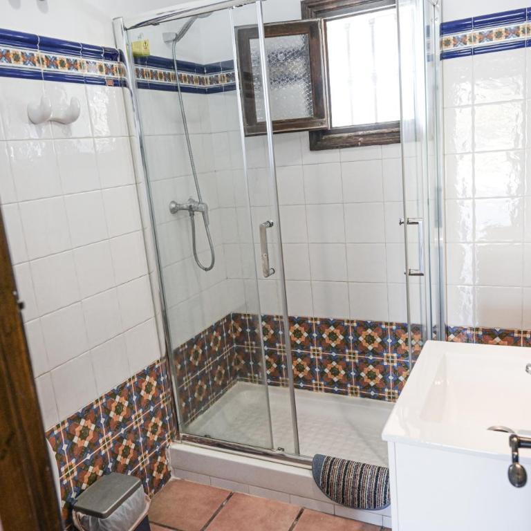 Amplia casa rural con precioso jardín cerca de Málaga capital. - Casa de 4 dormitorios - 25