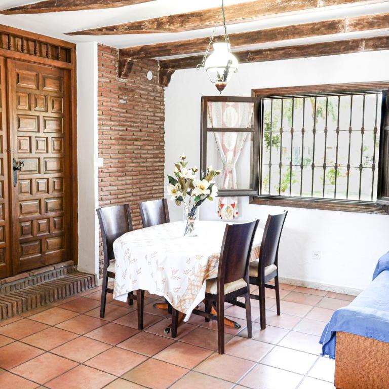 Amplia casa rural con precioso jardín cerca de Málaga capital. - Casa de 4 dormitorios - 24