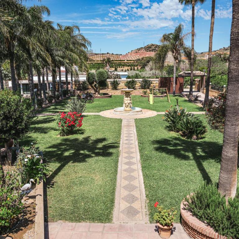 Amplia casa rural con precioso jardín cerca de Málaga capital. - Casa de 4 dormitorios - 12
