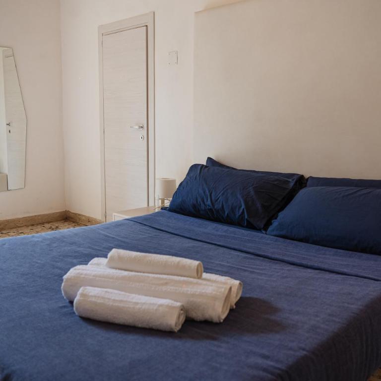 Bed And Books - Double Room with Private Bathroom - 11