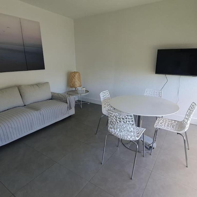 T2 moderne ,design, neuf, climatisé avec piscine - One-Bedroom Apartment - 6
