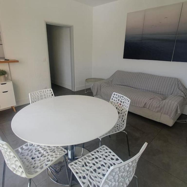 T2 moderne ,design, neuf, climatisé avec piscine - One-Bedroom Apartment - 9