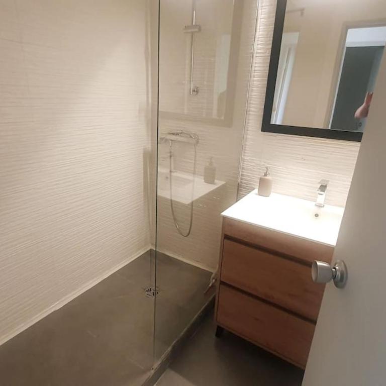 T2 moderne ,design, neuf, climatisé avec piscine - One-Bedroom Apartment - 15