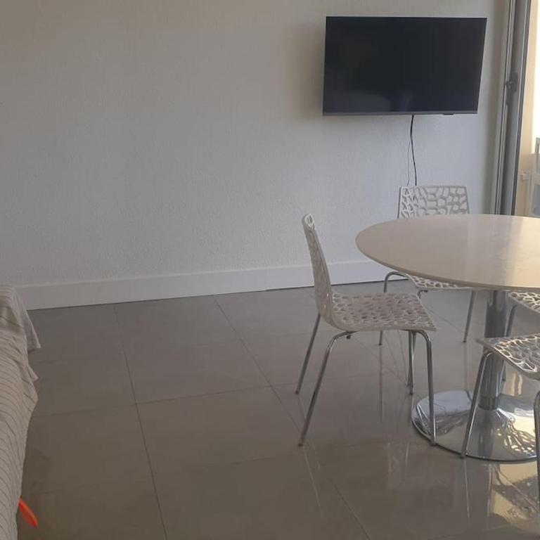 T2 moderne ,design, neuf, climatisé avec piscine - One-Bedroom Apartment - 16