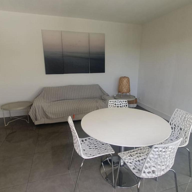 T2 moderne ,design, neuf, climatisé avec piscine - One-Bedroom Apartment - 19