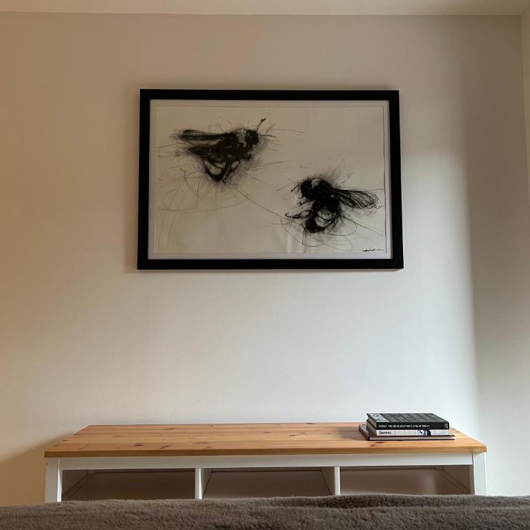 Modern 3 bedroom apartment close to lifts - Three-Bedroom Apartment - 15