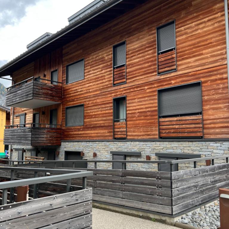Modern 3 bedroom apartment close to lifts - Three-Bedroom Apartment - 36