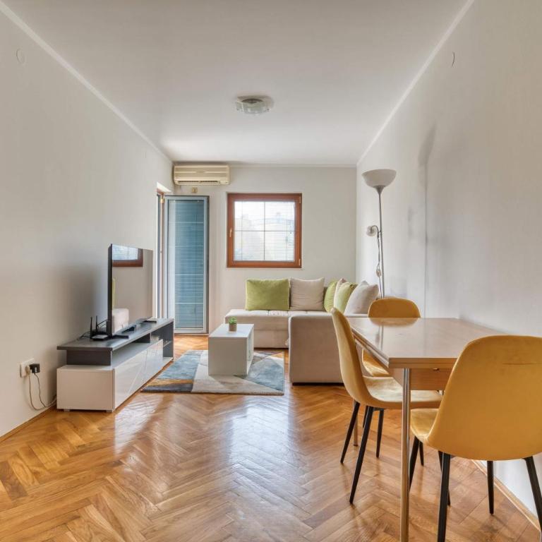 M Apartment Budva - One-Bedroom Apartment - 2