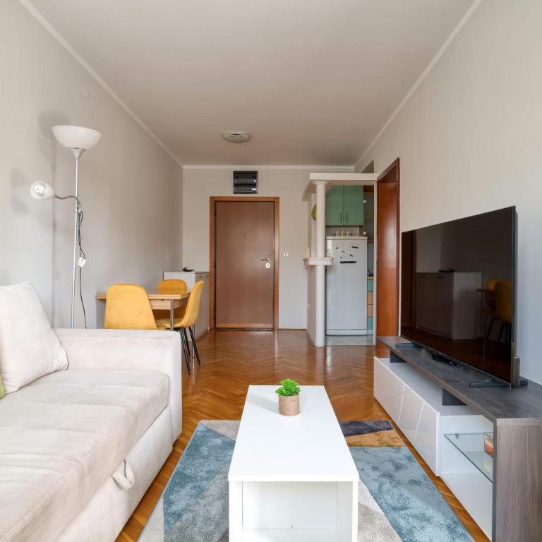 M Apartment Budva - One-Bedroom Apartment - 7