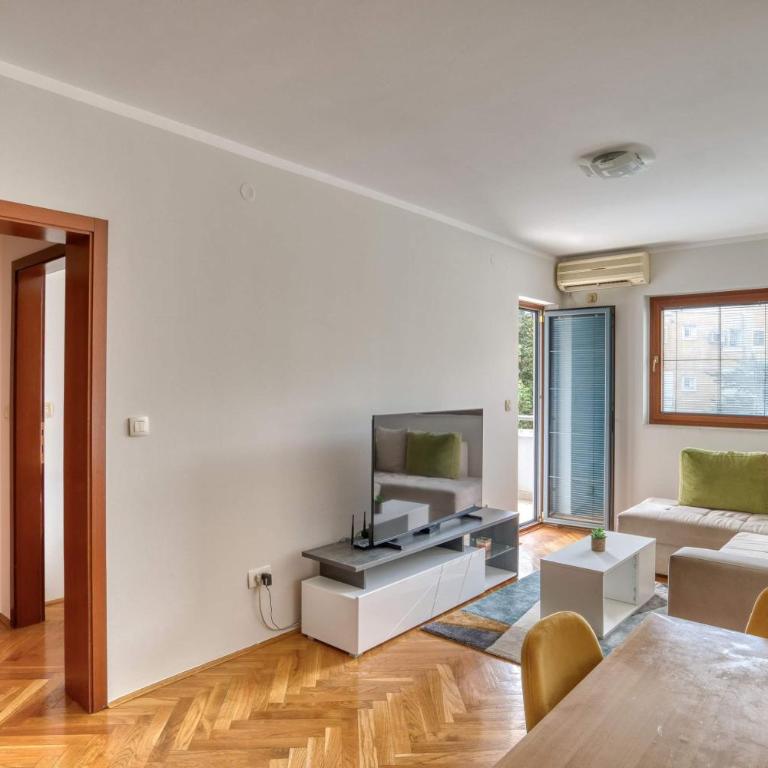 M Apartment Budva - One-Bedroom Apartment - 9