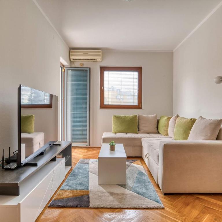 M Apartment Budva - One-Bedroom Apartment - 4