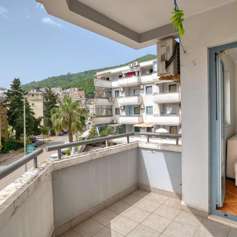 M Apartment Budva - One-Bedroom Apartment - 14