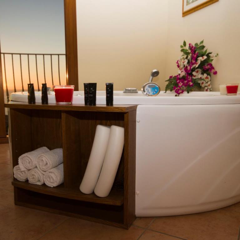 Hotel Brancamaria - Camera Matrimoniale con Vasca Idromassaggio - 11