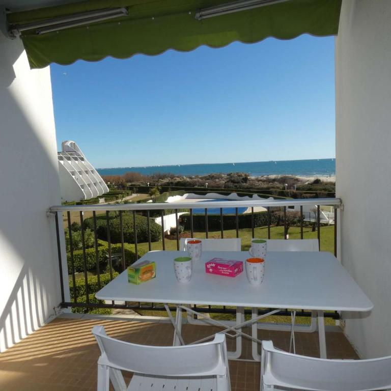 Studio cabine avec piscine, parking et climatisation en bord de mer - FR-1-328-165 - Studio - 1