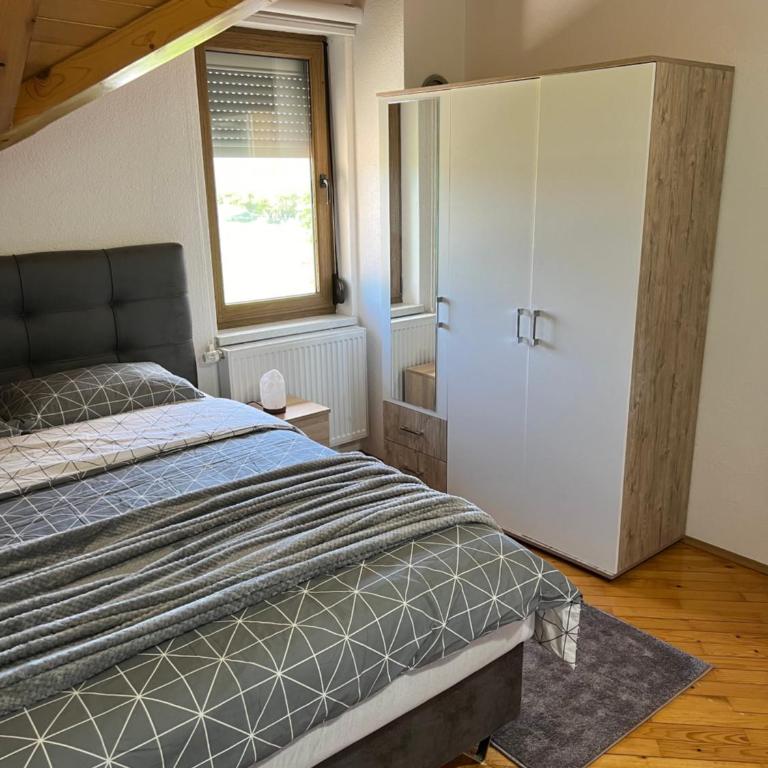 Teal Apartment 3 - Two-Bedroom Apartment - 6