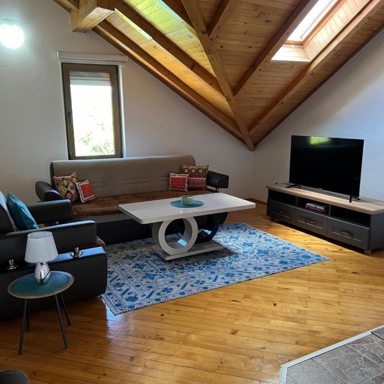 Teal Apartment 3 - Two-Bedroom Apartment - 10