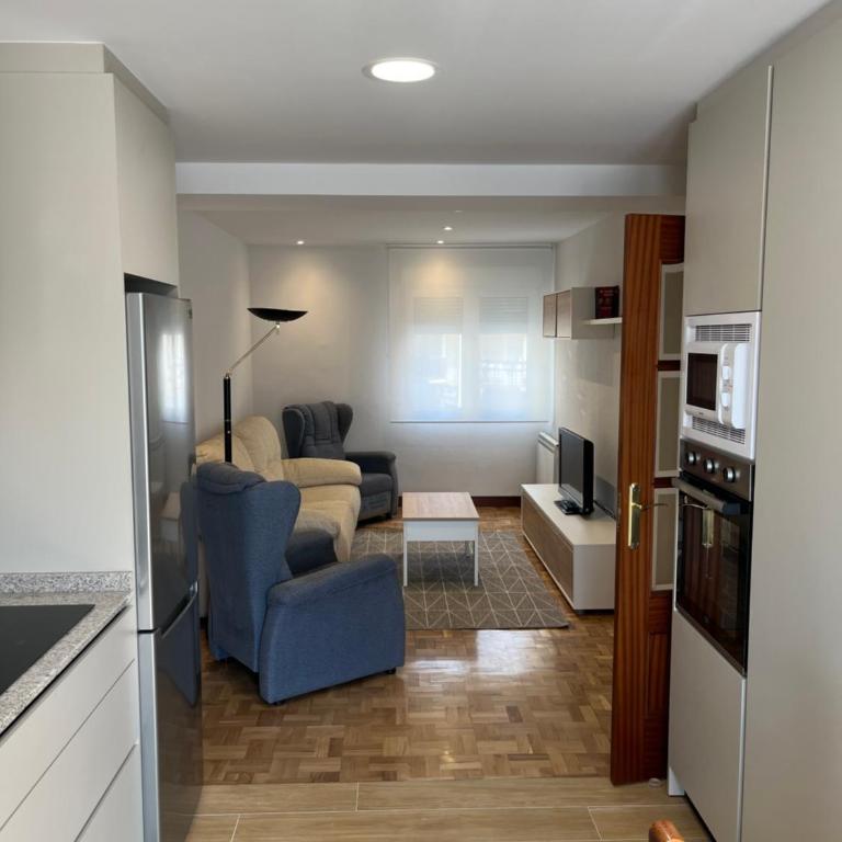 Apartamento Vacacional Pamplona - Three-Bedroom Apartment with View - 10