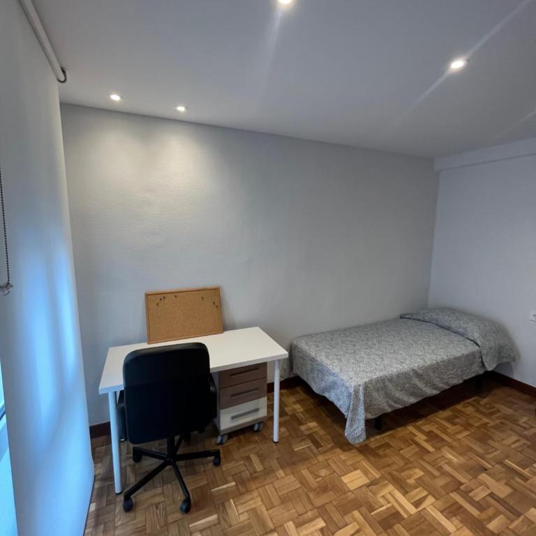 Apartamento Vacacional Pamplona - Three-Bedroom Apartment with View - 14