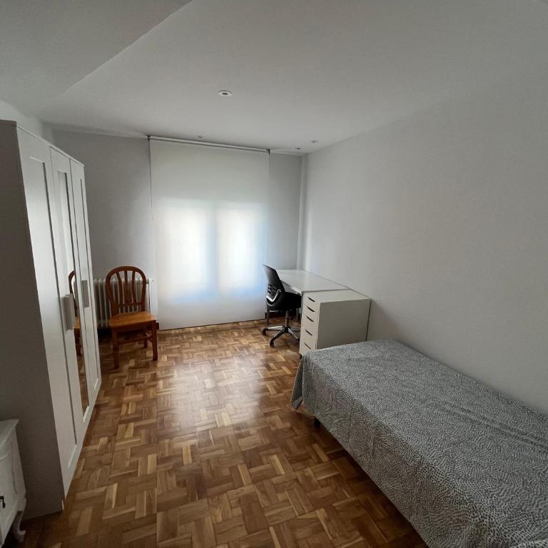 Apartamento Vacacional Pamplona - Three-Bedroom Apartment with View - 16