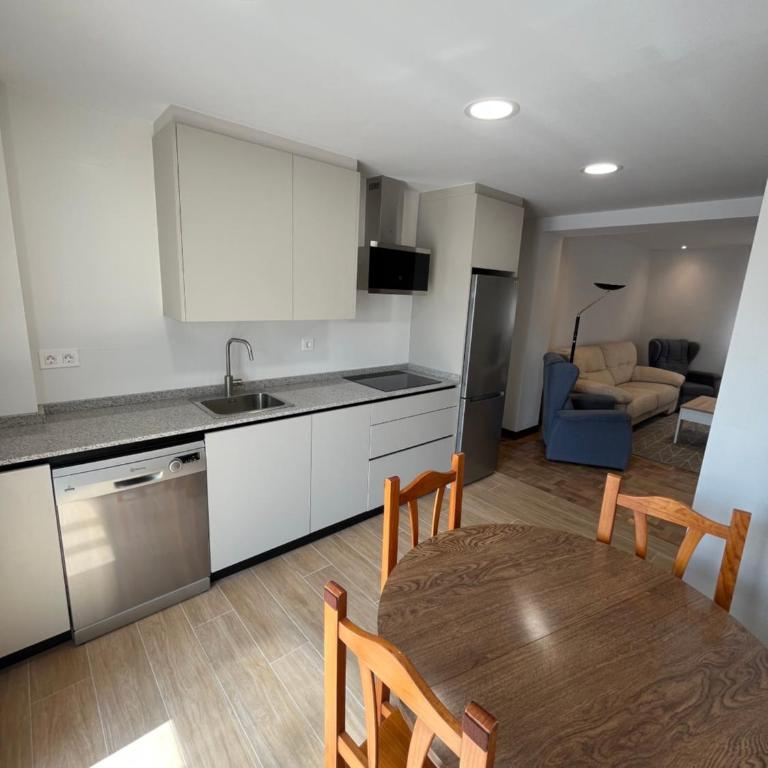 Apartamento Vacacional Pamplona - Three-Bedroom Apartment with View - 1