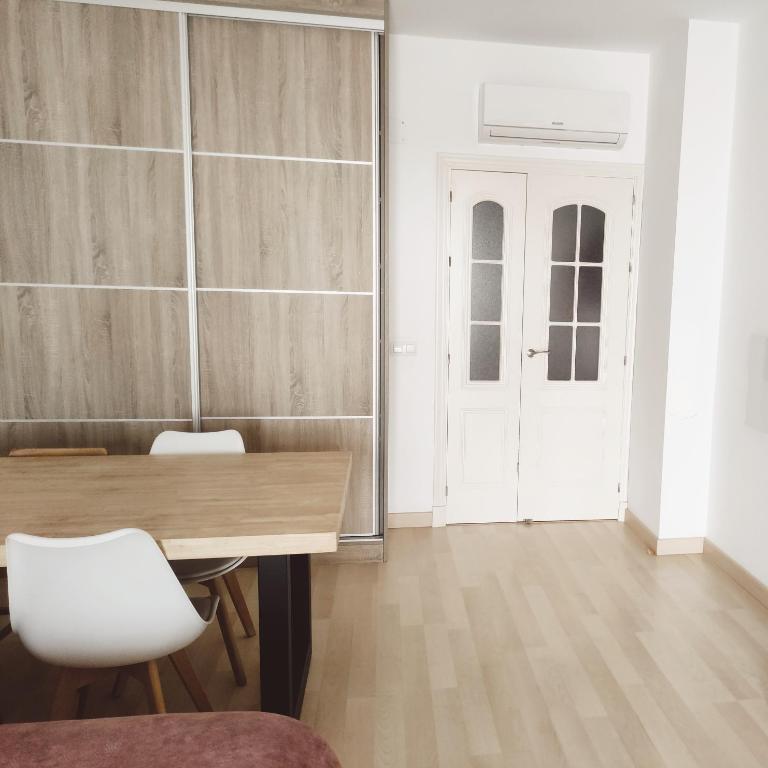 PISO CENTRO CHICLANA - Apartamento de 1 dormitorio - 2