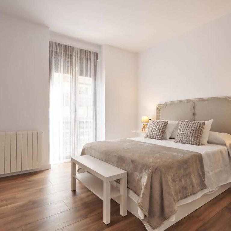 Amplio alojamiento centro barrio del Oeste - Apartment - 3