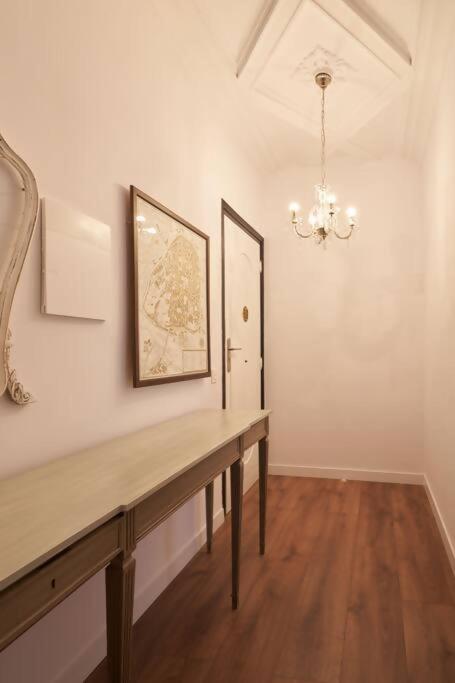 Amplio alojamiento centro barrio del Oeste - Apartment - 17