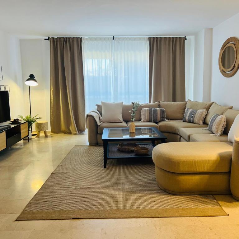 Impeccable large apartment with immense terrace and private garden overlooking the mountain, featuring 2 bedrooms and sleeping up to 4 guests located 100 meters from Plaza Maestranza - Two-Bedroom Apartment - 4
