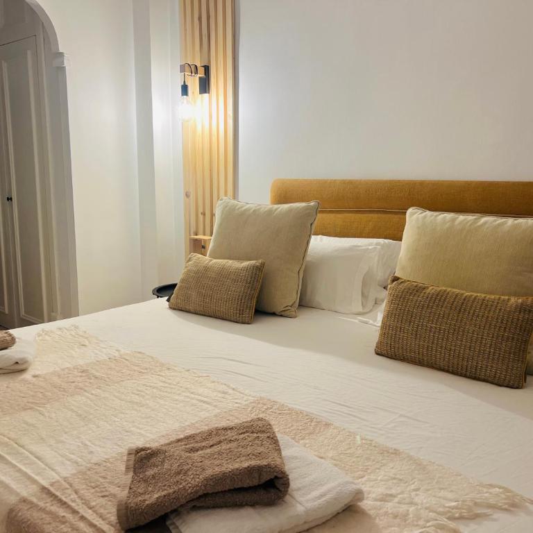 Impeccable large apartment with immense terrace and private garden overlooking the mountain, featuring 2 bedrooms and sleeping up to 4 guests located 100 meters from Plaza Maestranza - Two-Bedroom Apartment - 13
