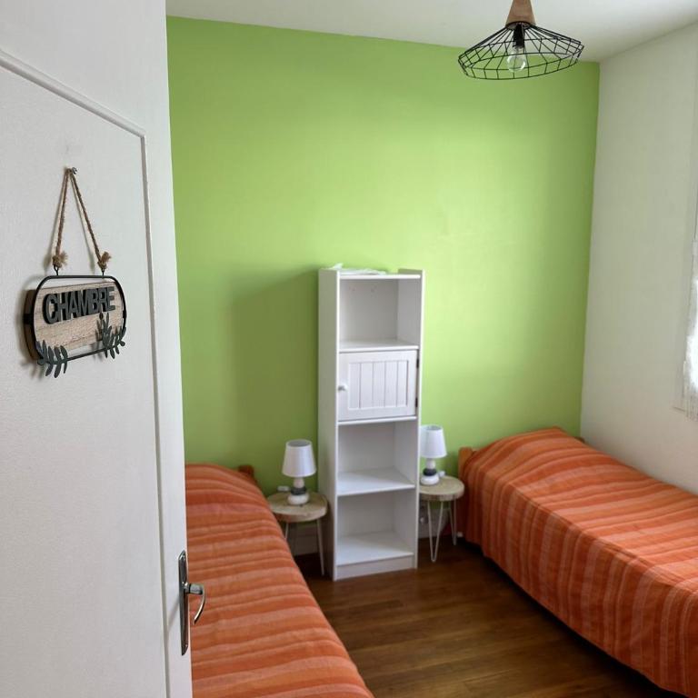 Maison de ville plein centre, 3 étoiles, à 200m de la plage, parking privé, WIFI - Maison 2 Chambres - 14