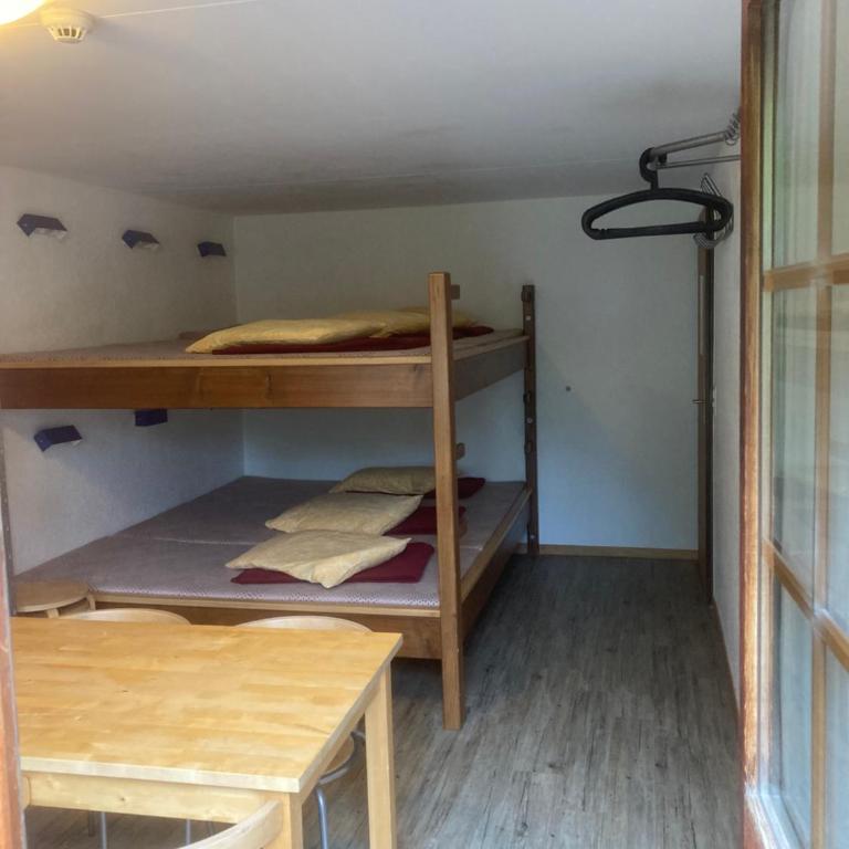 Camping Jungfrau - Hostel mit 6-Bett-Zimmern und Gemeinschaftsbad - 5